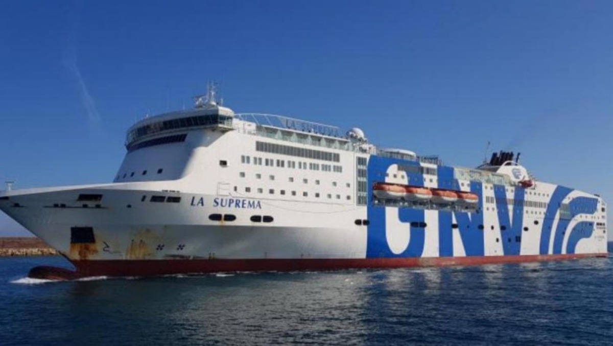 Incendio sulla GNV Azzurra al largo della Corsica: nave in avaria, passeggeri al sicuro - 