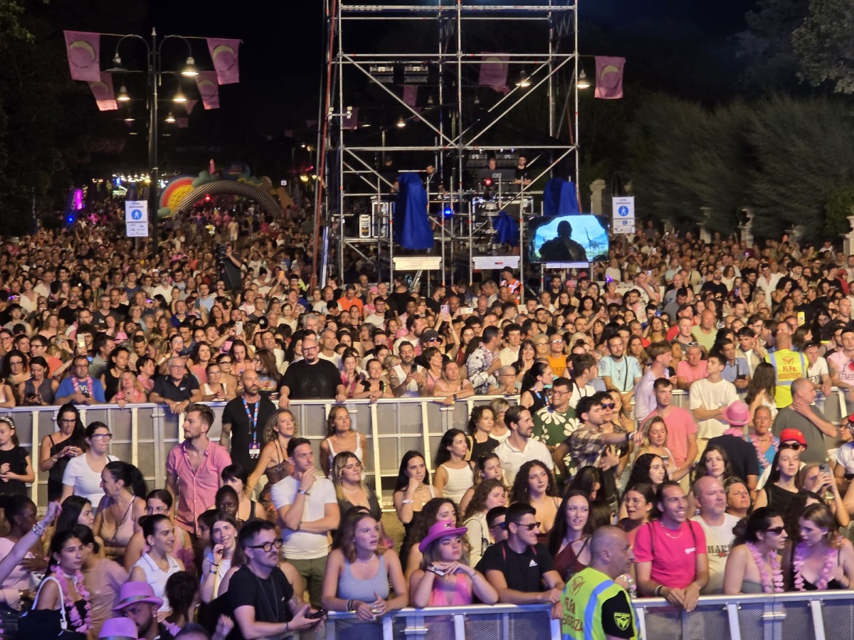 Continua la Notte Rosa 2026: Rimini tra spiaggia, musica e spettacoli in tutta la Riviera - 