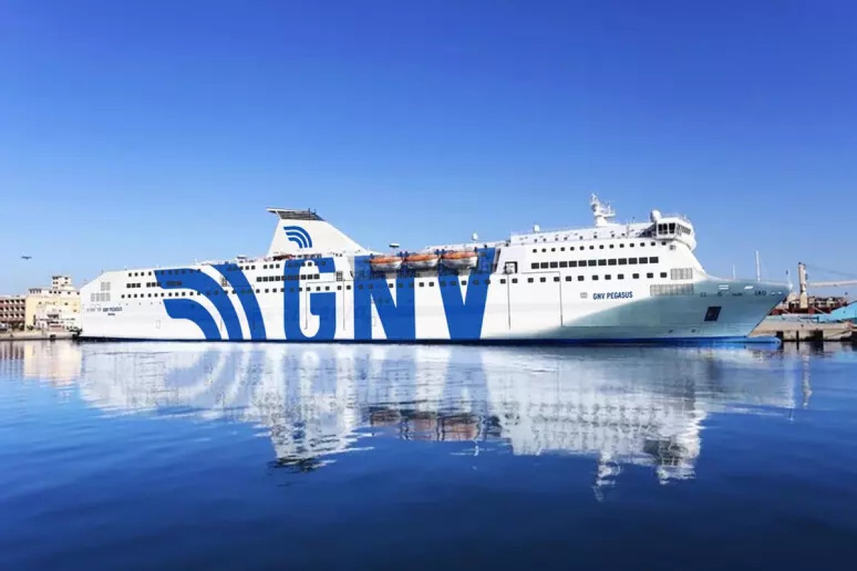 Incendio sulla GNV Azzurra, nave in rientro a Porto Torres: passeggeri tutti salvi - 