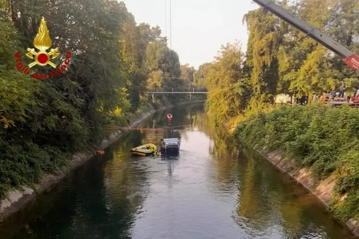 Tragedia nel Milanese, auto finisce nel canale: morti tre ragazzi di 17 anni - 