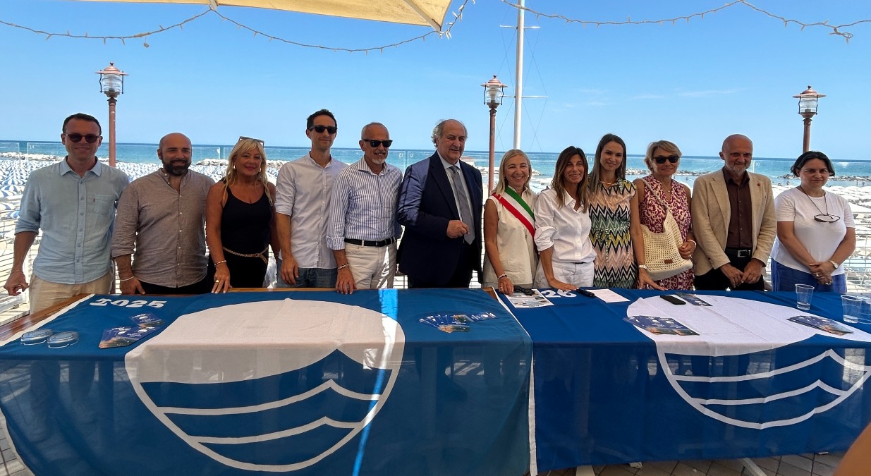Cattolica issa bandiera blu, la sindaca: "Sostenibilità ambientale? Qui è anche culturale e sociale" - 