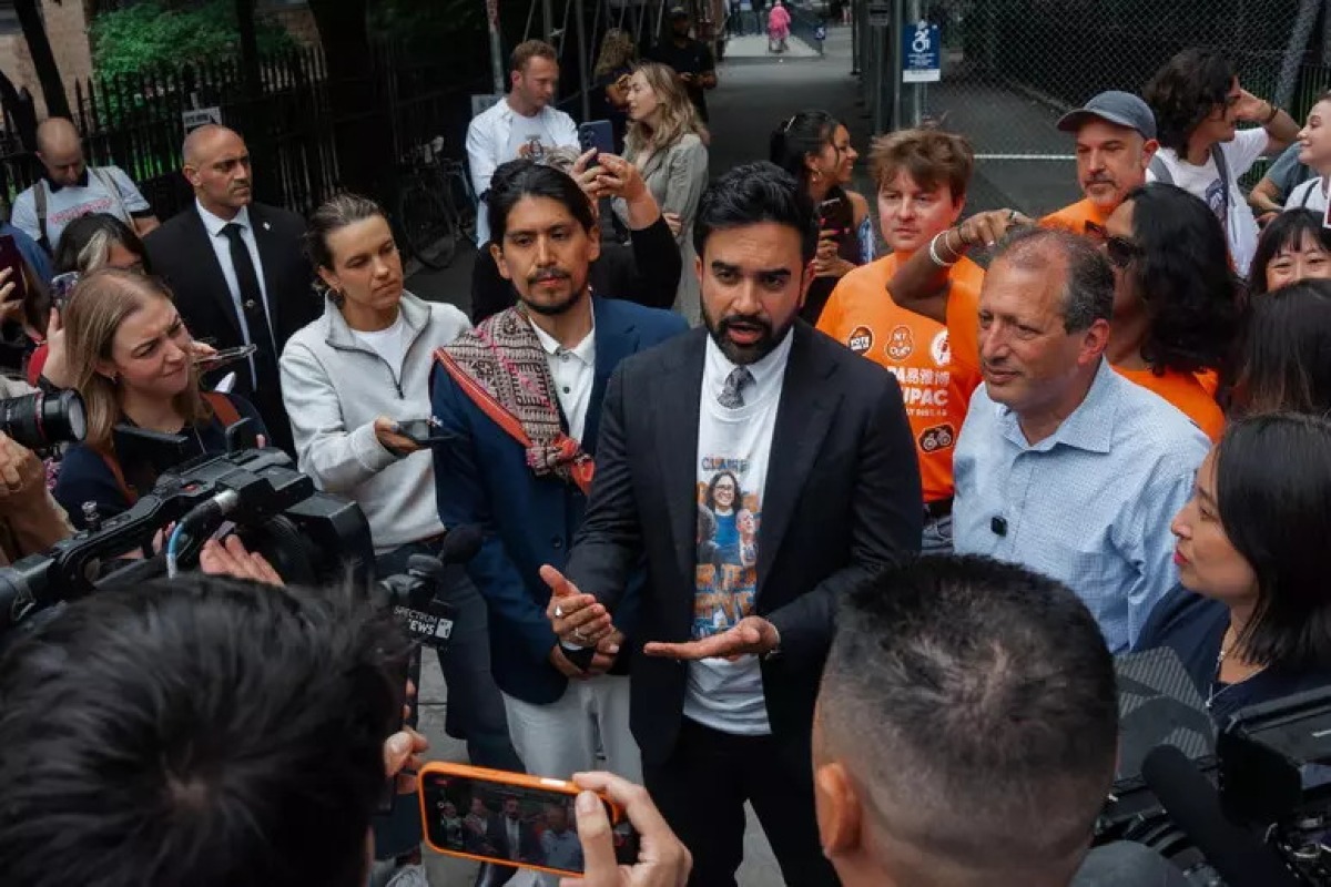 New York svolta a sinistra: i candidati di Mamdani conquistano le primarie democratiche - 
