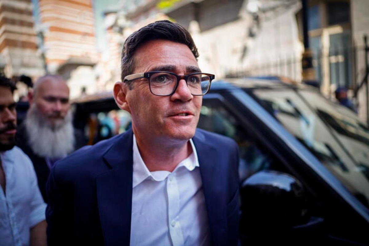 Labour, corsa alla leadership: Jones si ritira, Burnham verso Downing Street - 