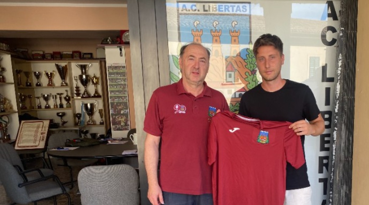 Calcio RSM, Libertas: un top player per il centrocampo: Nicola Gori - Gori con il presidente Agarici