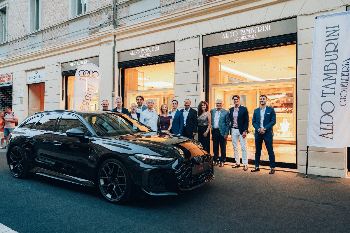 Rimini accende i motori del lusso: debutta la nuova Audi Rs 5 nel cuore del centro storico - 