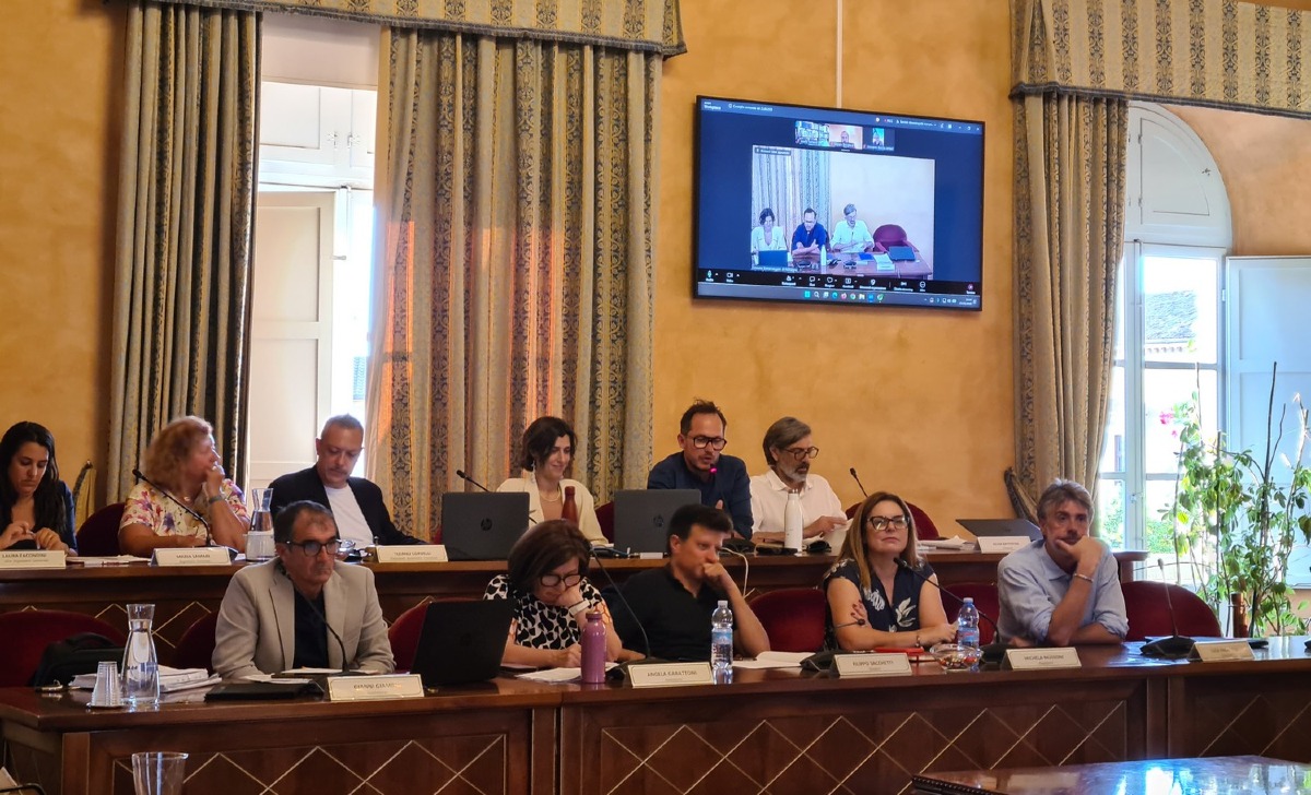 Santarcangelo guarda al futuro, la giunta prepara il nuovo Piano Urbanistico Generale - Consiglio Comunale di Santarcangelo, i banchi della maggioranza