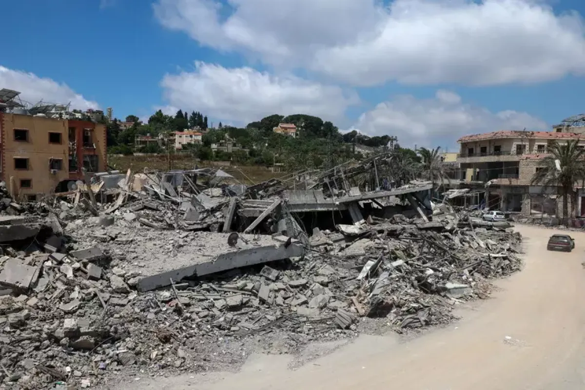 Raid aerei nel sud del Libano, colpite aree nei pressi di Nabatiye dopo il cessate il fuoco - PH ANSA/EPA