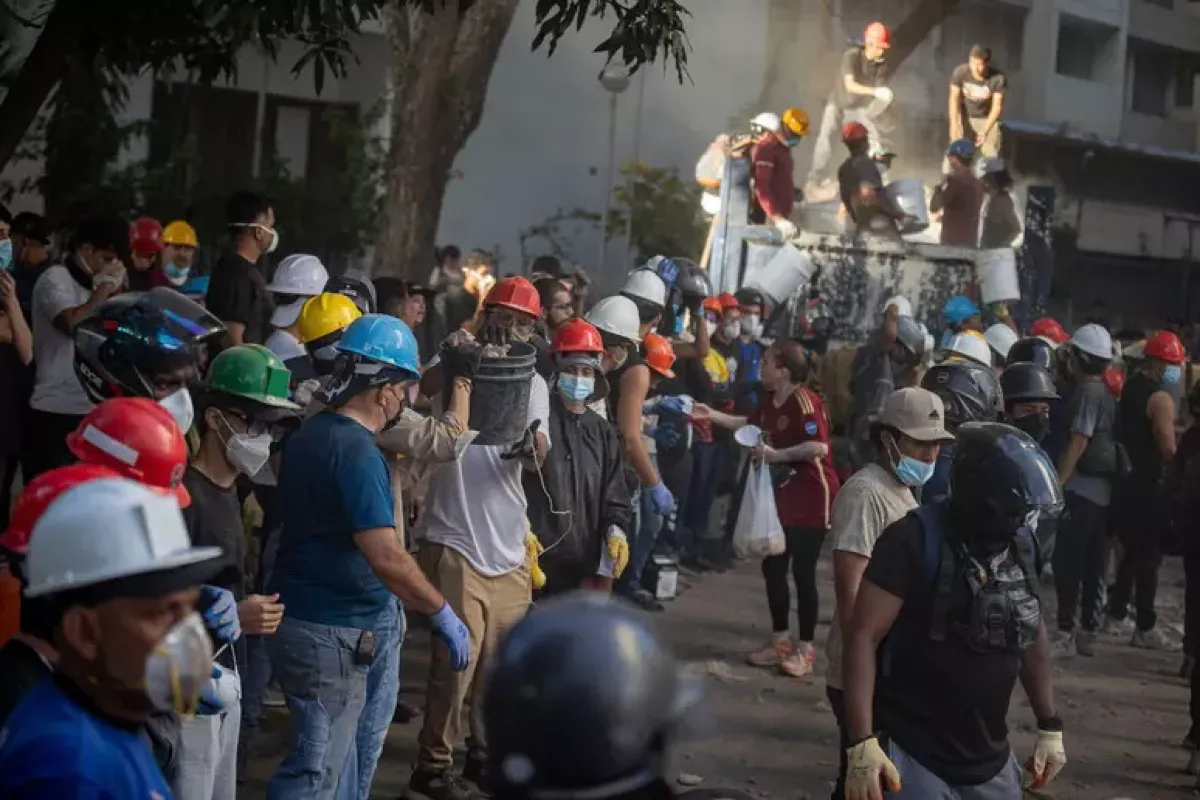 Venezuela, bambino di 11 anni estratto vivo dopo tre giorni sotto le macerie - PH ANSA/EPA