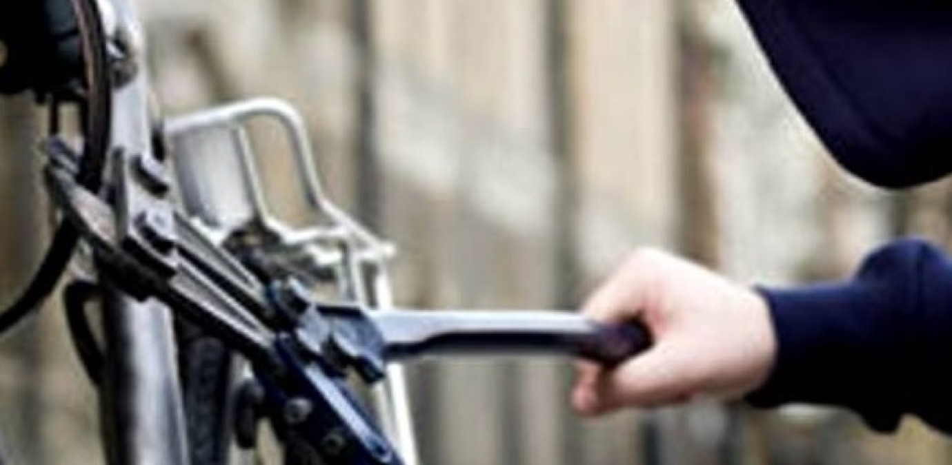 Ciclista si ferma per un caffè a Pennabilli, sparisce la bici - 