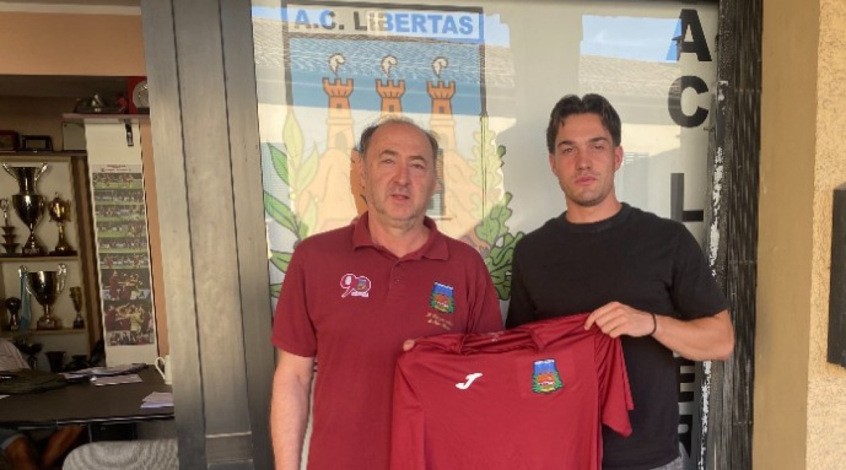 Calcio RSM: Libertas, il jolly Socciarelli: 'Arrivo con tanto entusiasmo' - Socciarelli con il presidente Agarici