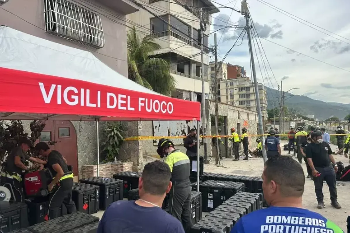 Venezuela, vigili del fuoco italiani in azione per salvare donna e figli - © Ansa