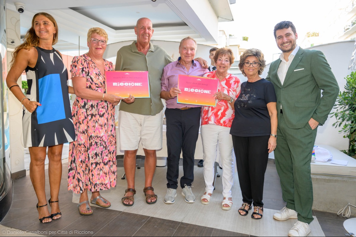 Riccione premia la fedeltà turistica: due famiglie “Ambasciatrici nel mondo” - ph