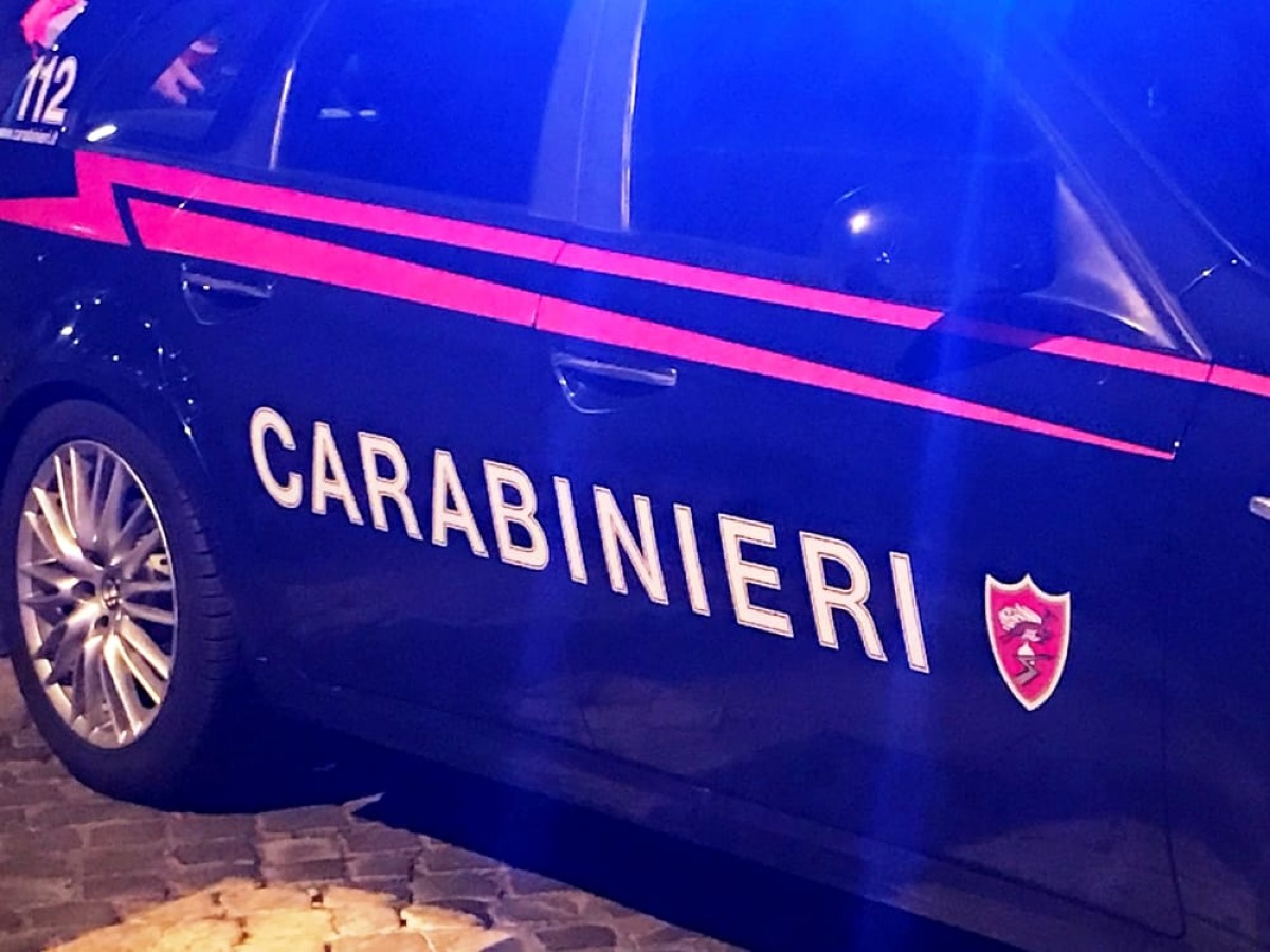 Accelerano all'Alt dei Carabinieri e scatta l'inseguimento: due arresti a Rivabella  - 