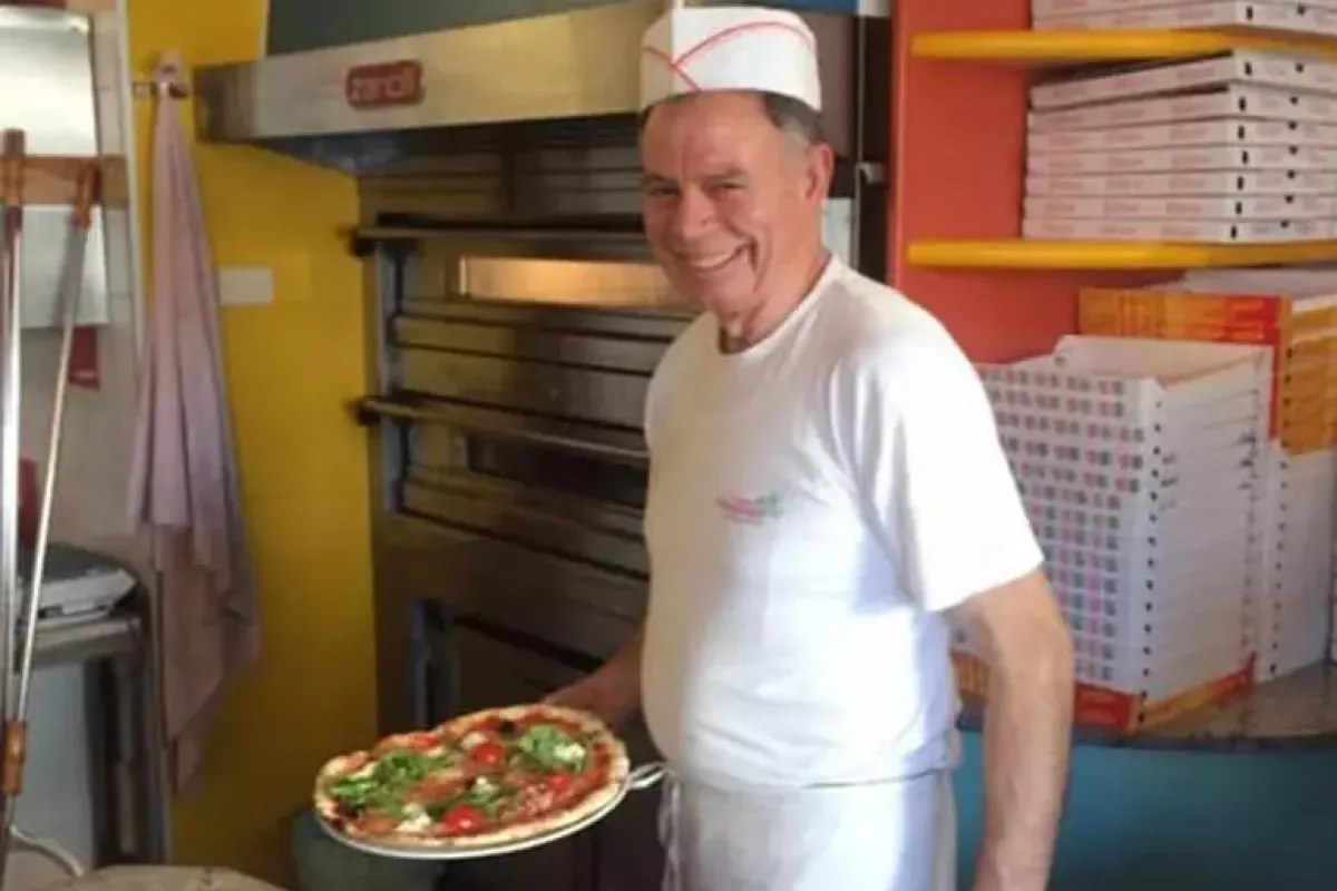 Pizzaiolo ucciso, filmati di sorveglianza chiave per identificare il killer - Raffaele Stipa in una foto da Facebook Pizzeria Yoghi
