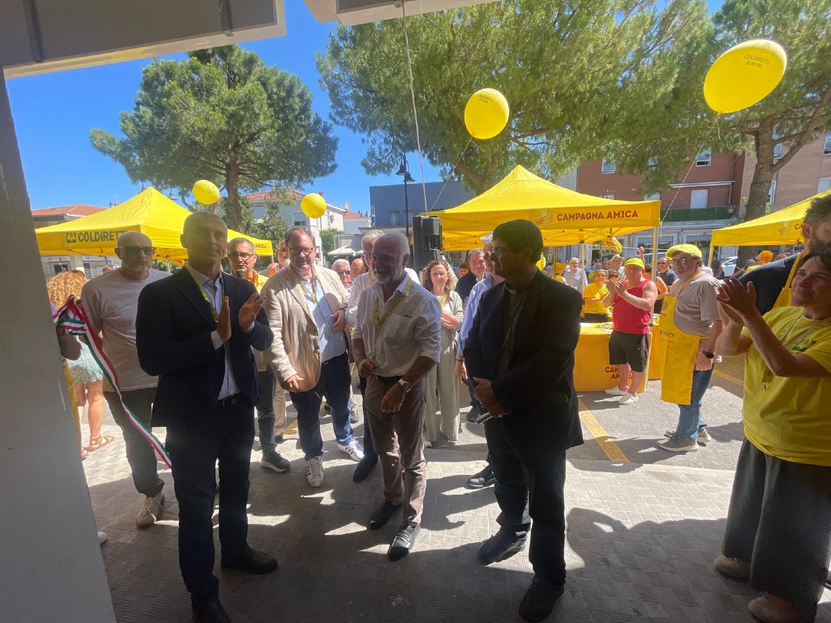 Senza intermediari, con il sapore di una volta: aperto il nuovo mercato a km zero in viale Tiberio - 
