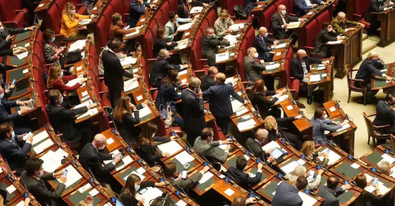 Scontro sulla riforma elettorale: opposizioni contro Meloni, tensione anche sulle preferenze - 
