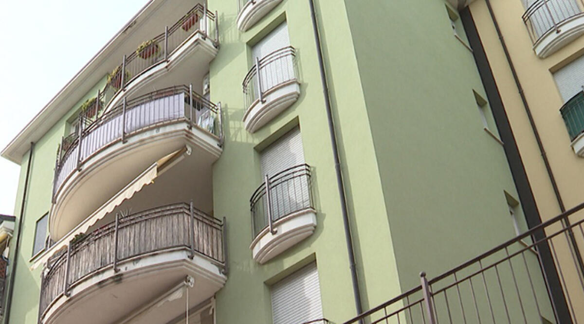 Caso Paganelli, via del Ciclamino prova a voltare pagina dopo anni sotto i riflettori - La palazzina di via Del Ciclamino