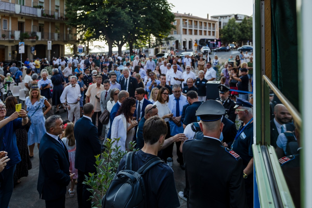 trenino bianco azzurro