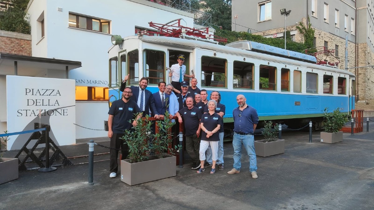 trenino bianco azzurro