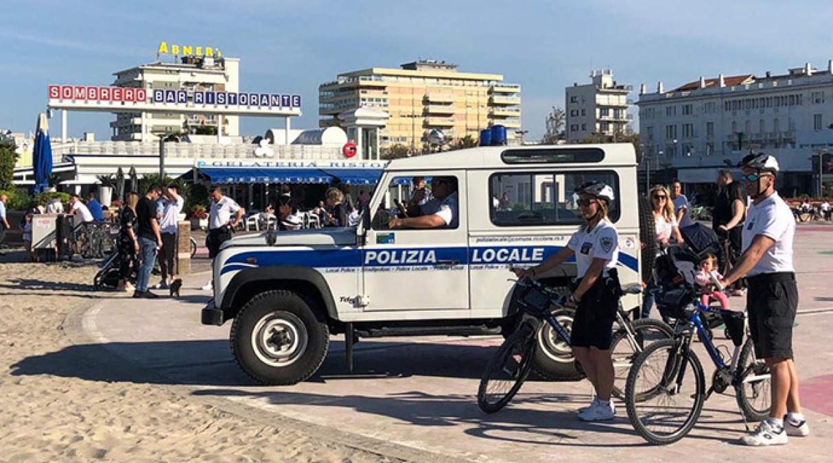 Spaccio a Rimini, il pusher si tuffa in mare per sfuggire alla Polizia: catturato - Repertorio