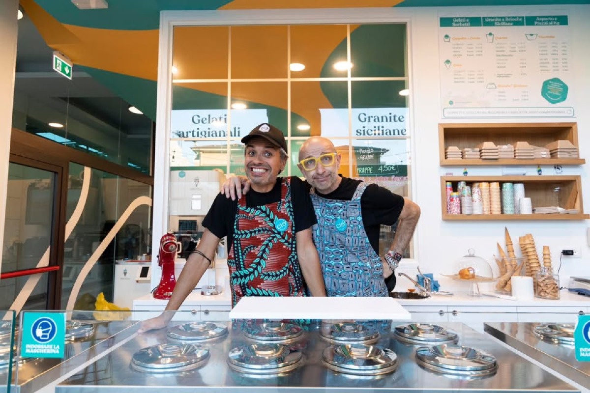 Riccione, insulti omofobi e vandalismi alla gelateria: la solidarietà di "Riccione Coraggiosa" - © Facebook