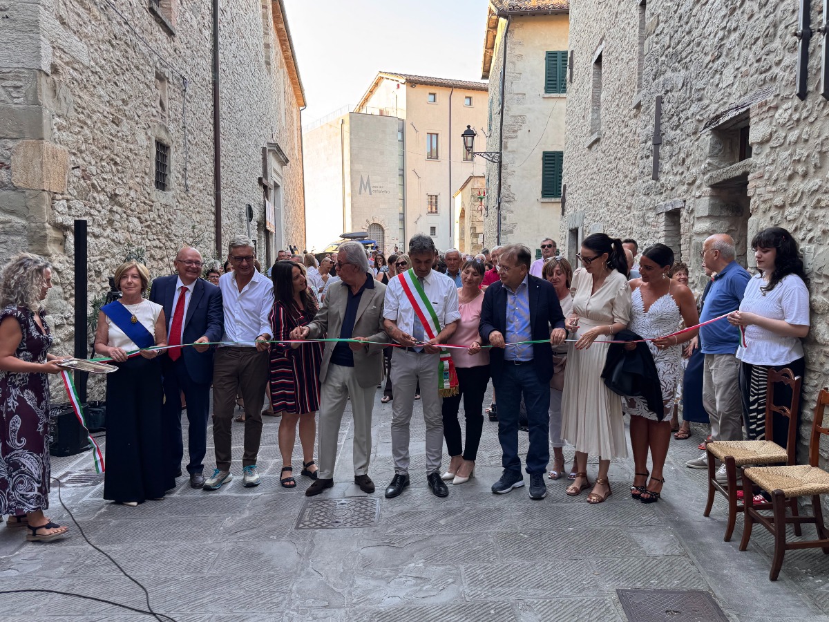 Pennabilli Antiquariato inaugura la 55ª edizione: premiati Emo Antinori Petrini e Alice Parma - 