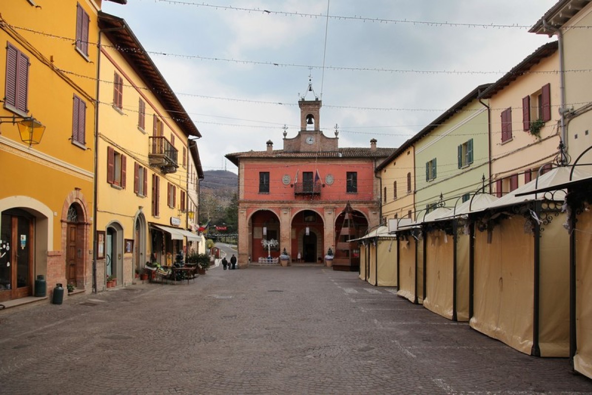 Sant’Agata Feltria, in Piazza Garibaldi la consegna di un nuovo defibrillatore donato dalla Croce Verde - 