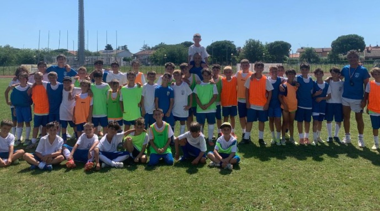 Calcio, Misano: il Camp un successo. Juniores: il mister è Ivano Lualdi - Un gruppo di partecipanti al Camp