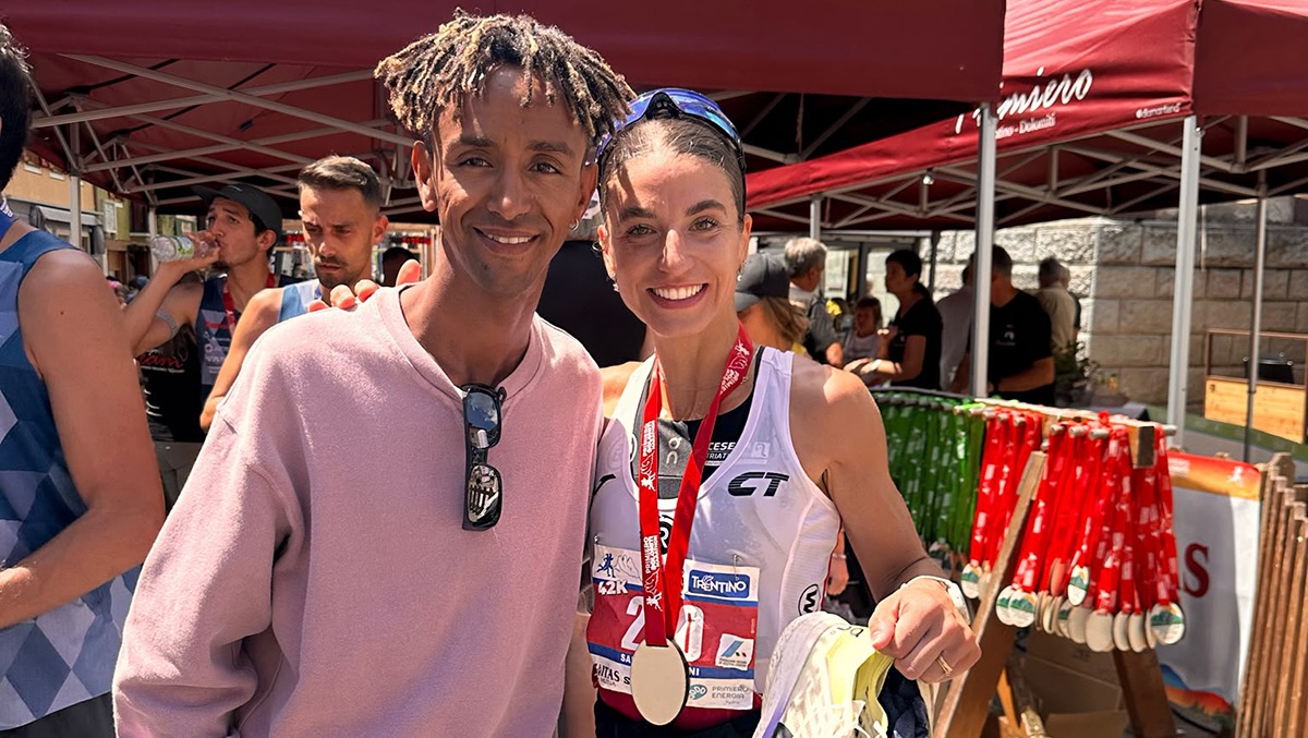 Ceccolini sesta ai Campionati Italiani Trail: continua una stagione da protagonista - Sara Ceccolini con Yemaneberhan Crippa