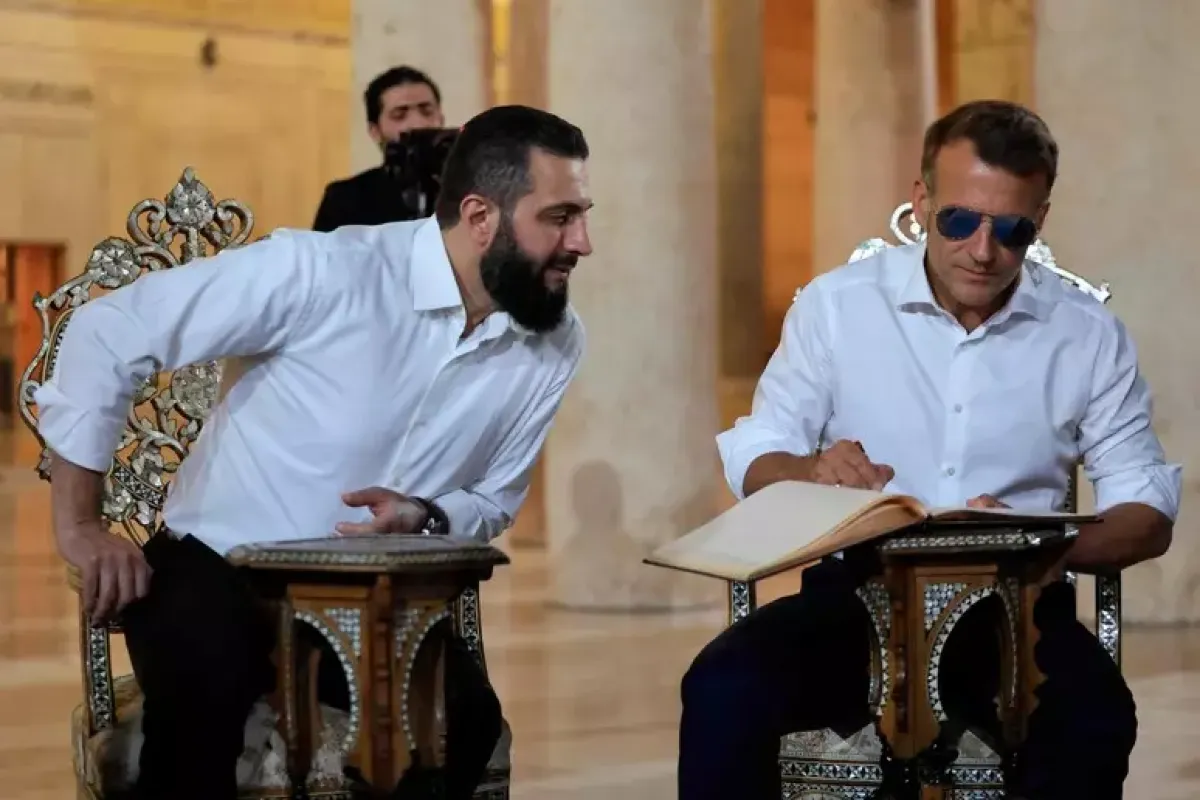 Esplosioni a Damasco durante la visita di Macron: il presidente francese è al sicuro - © Ansa