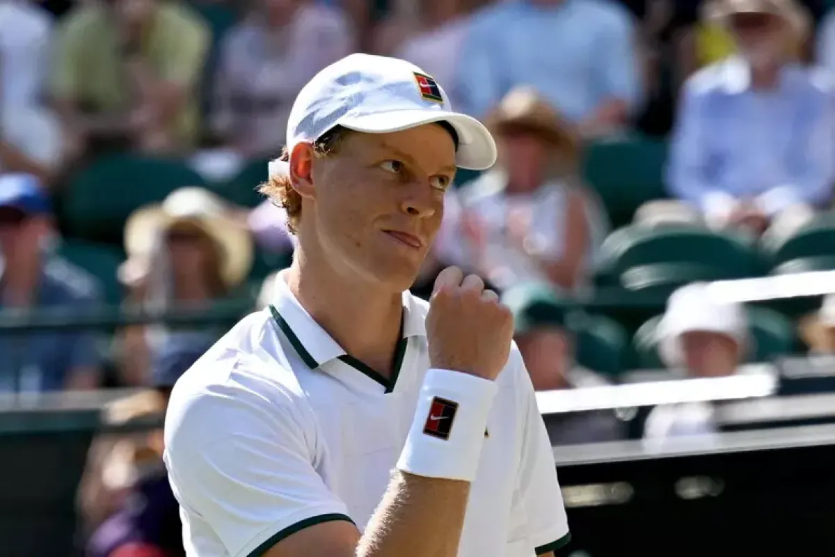 Sinner batte Struff in tre set e va in semifinale a Wimbledon - foto Ansa