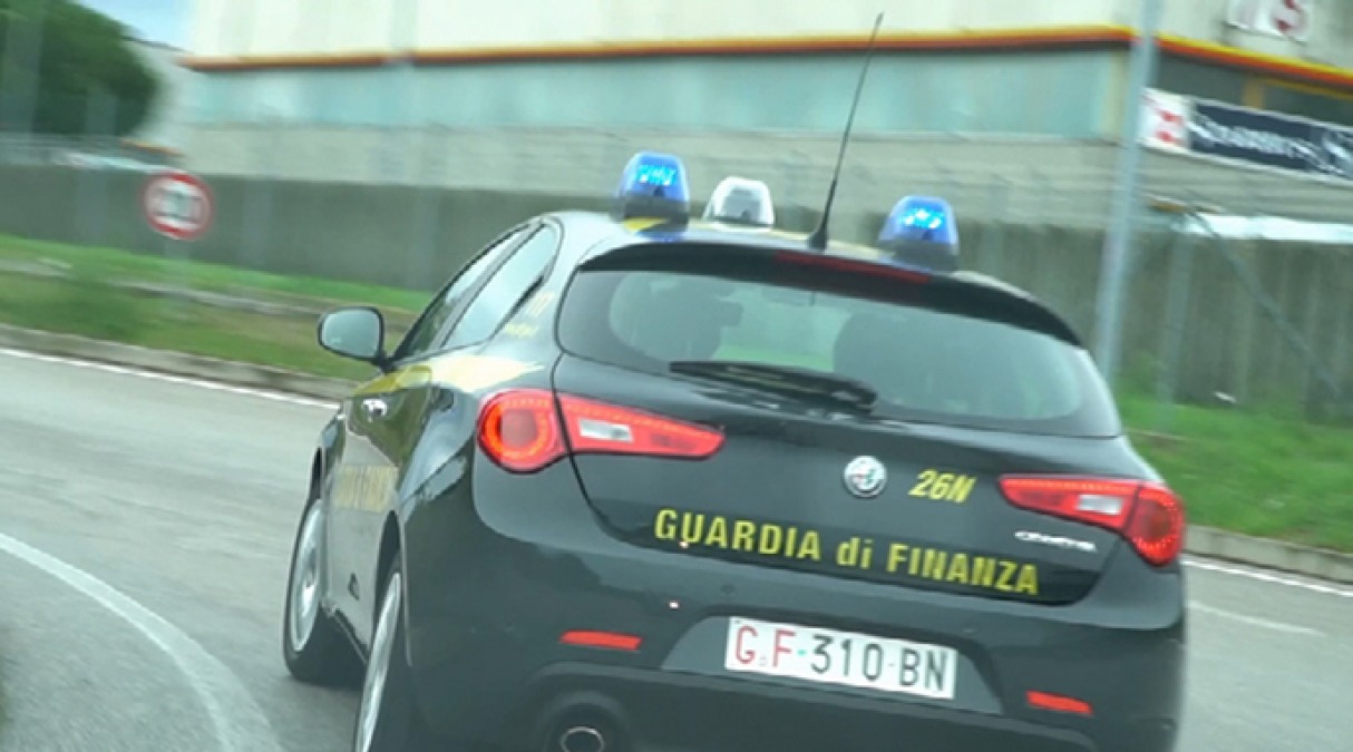 Roma, sequestro da 50 milioni: sigilli a pizzerie, ville e auto di lusso - 