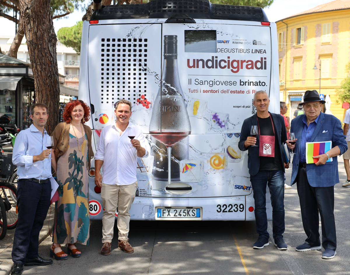 "11 Gradi De Gustibus", il bus che promuove vino, turismo e mobilità sostenibile - 