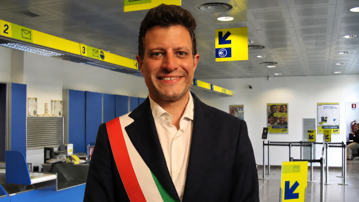 Poste Italiane riduce gli orari estivi, sindaco di Santarcangelo attacca: "Decisione senza confronto" - Il sindaco di Santarcangelo Filippo Sacchetti