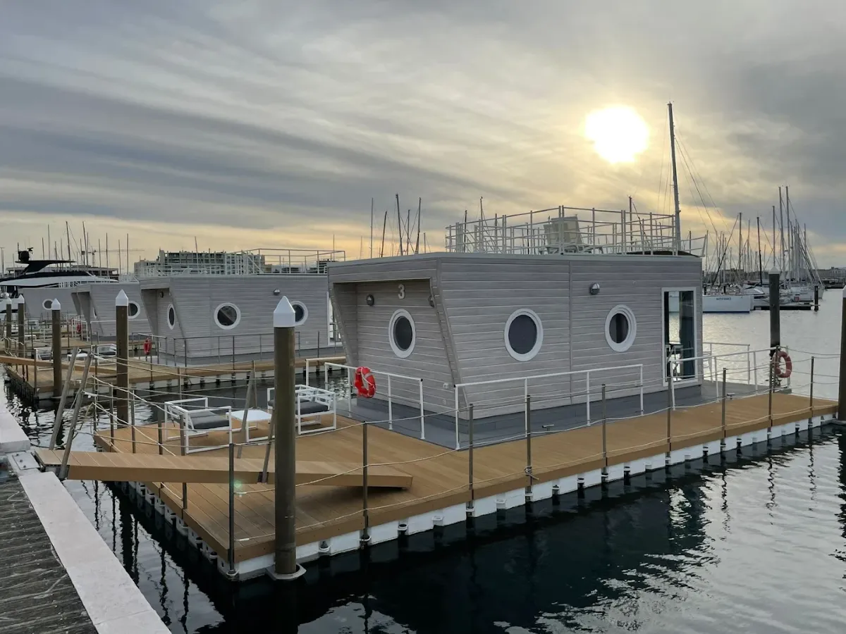 Furto in una house boat alla darsena di Rimini: spariti gioielli per oltre 30 mila euro - Le house boat a Rimini