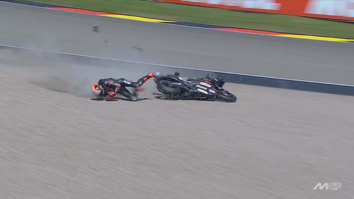 Bezzecchi si frattura la clavicola al Sachsenring: sarà operato in Italia - © Skysport