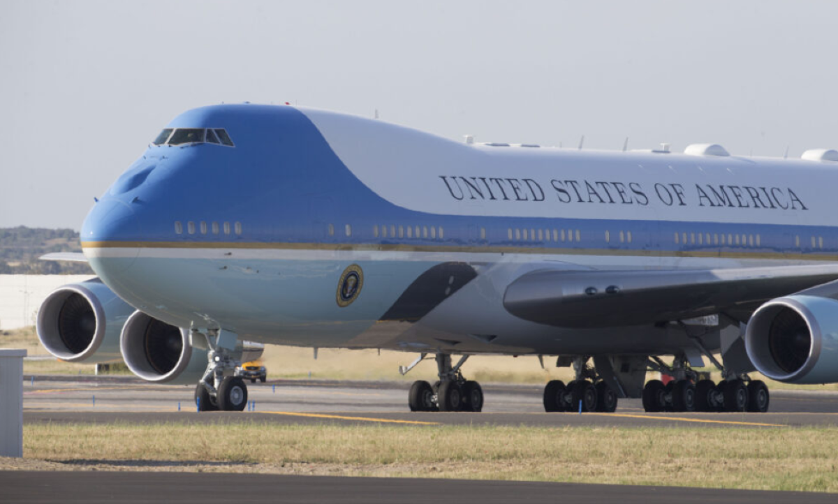 Ira di Trump contro il New York Times per gli scoop sull'Air Force One  - 