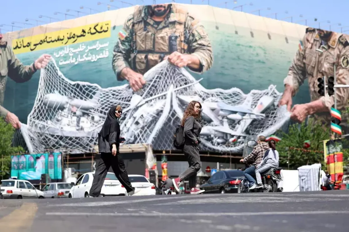 Mojtaba Khamenei promette vendetta ai funerali del padre, mentre Usa e Iran tornano al tavolo in Oman - 
