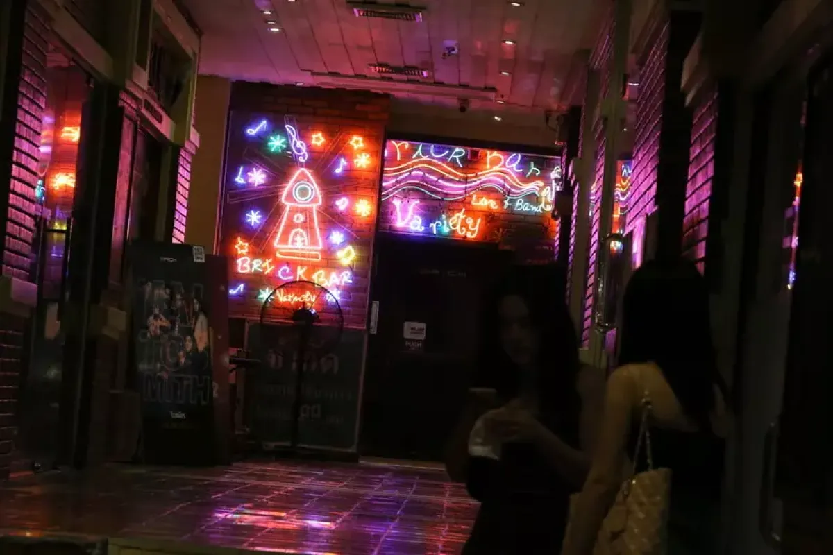 Bangkok, incendio in un pub: 27 morti e 63 feriti. Il fumo la causa principale delle vittime - 