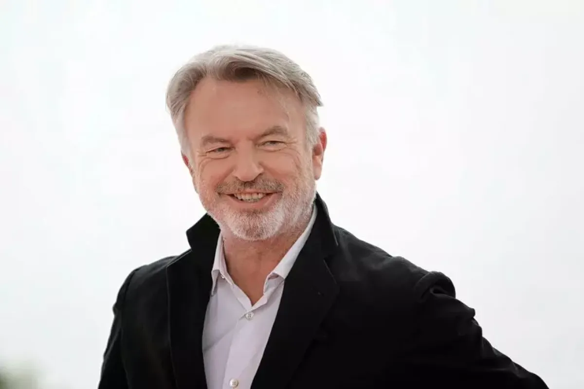 Sam Neill, addio al protagonista di “Jurassic Park”: la famiglia annuncia la scomparsa dell’attore - 