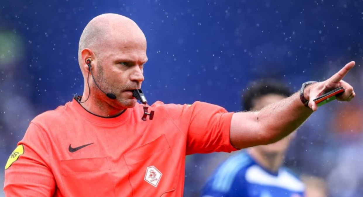 Trovato morto a 38 anni l’arbitro Rob Dieperink: era stato escluso dai Mondiali - 