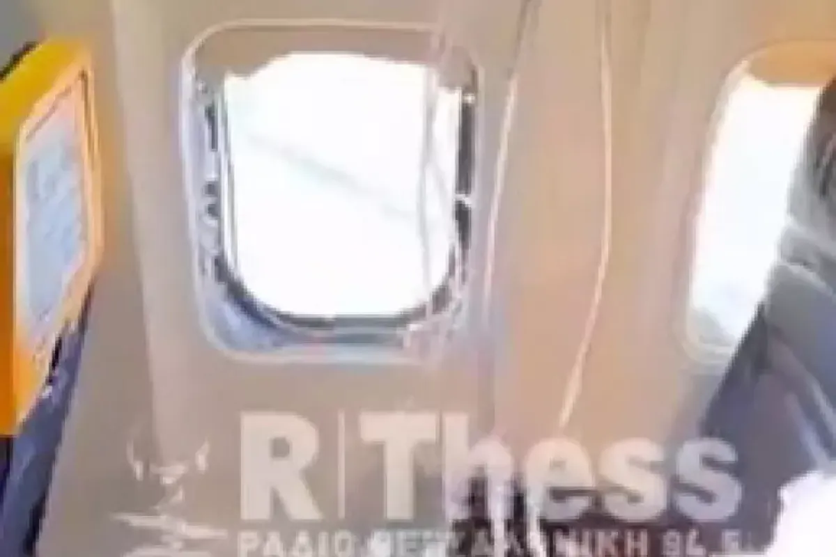 Finestrino si rompe in volo Ryanair, uomo risucchiato: parla la moglie - L 'oblò esploso