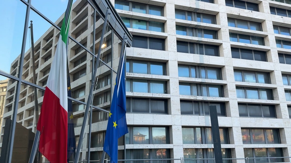 Stalking all'ex marito: l'interrogatorio ribalta il quadro, revocato l'obbligo di braccialetto elettronico - Esterno Tribunale di Rimini