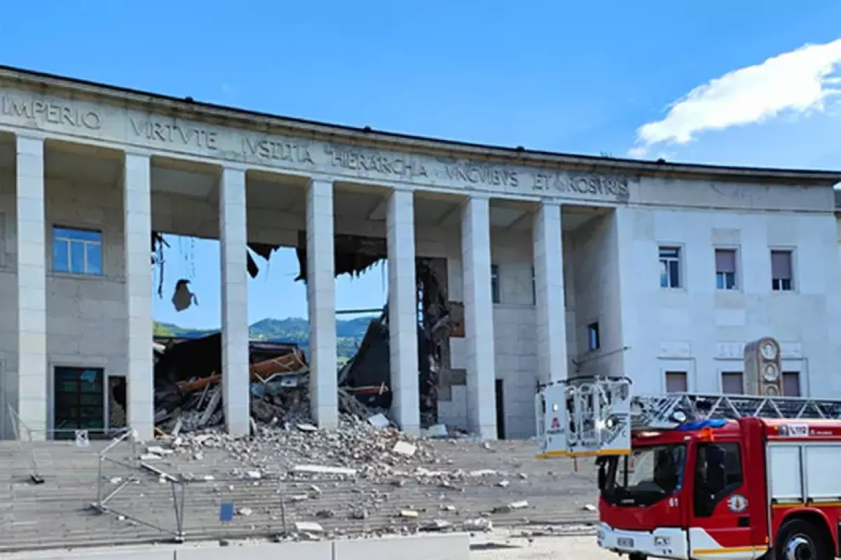 Crolla parte del Tribunale di Bolzano: sfiorata la tragedia, nessun ferito grave - © Ansa