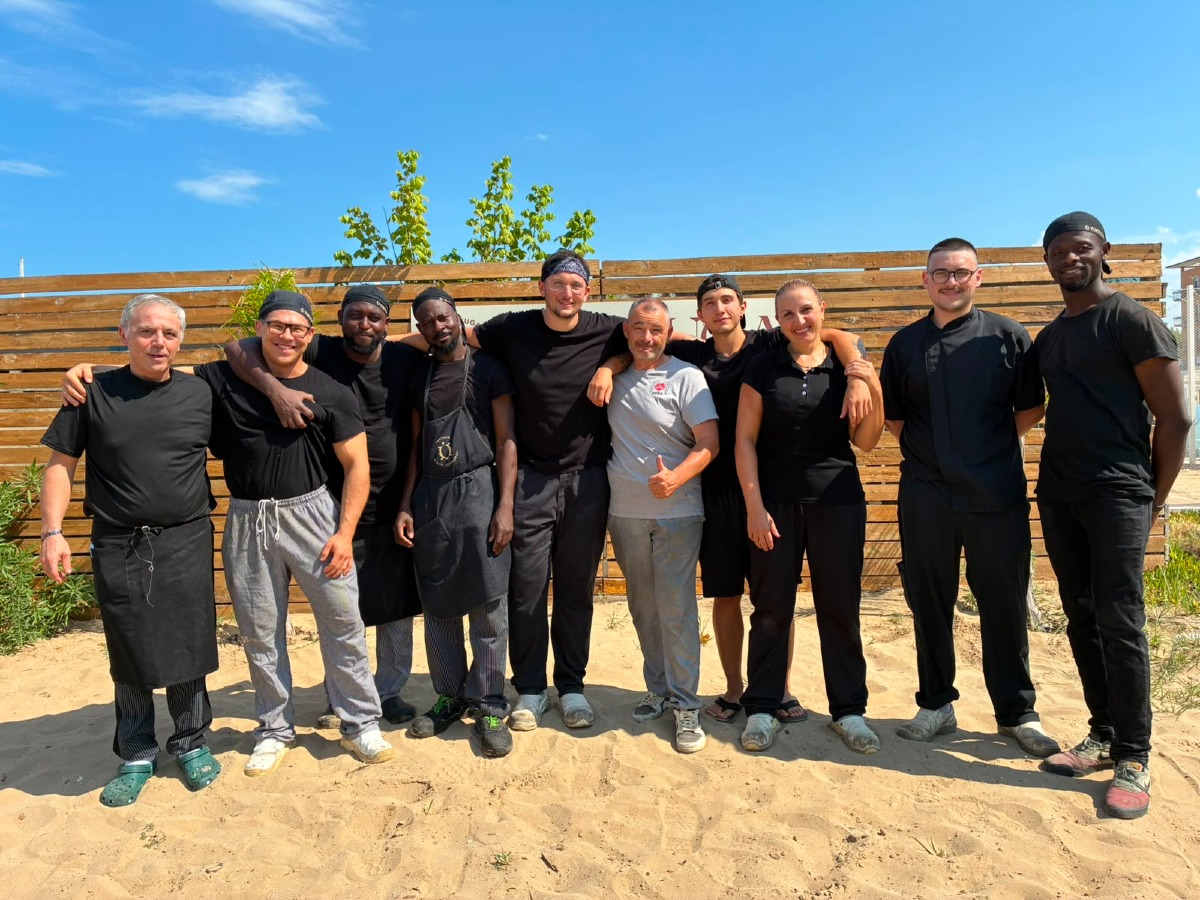 Al Tortuga Beach la vera cucina di famiglia: ai fornelli Maurizio De Sisto riunisce moglie e figli - 