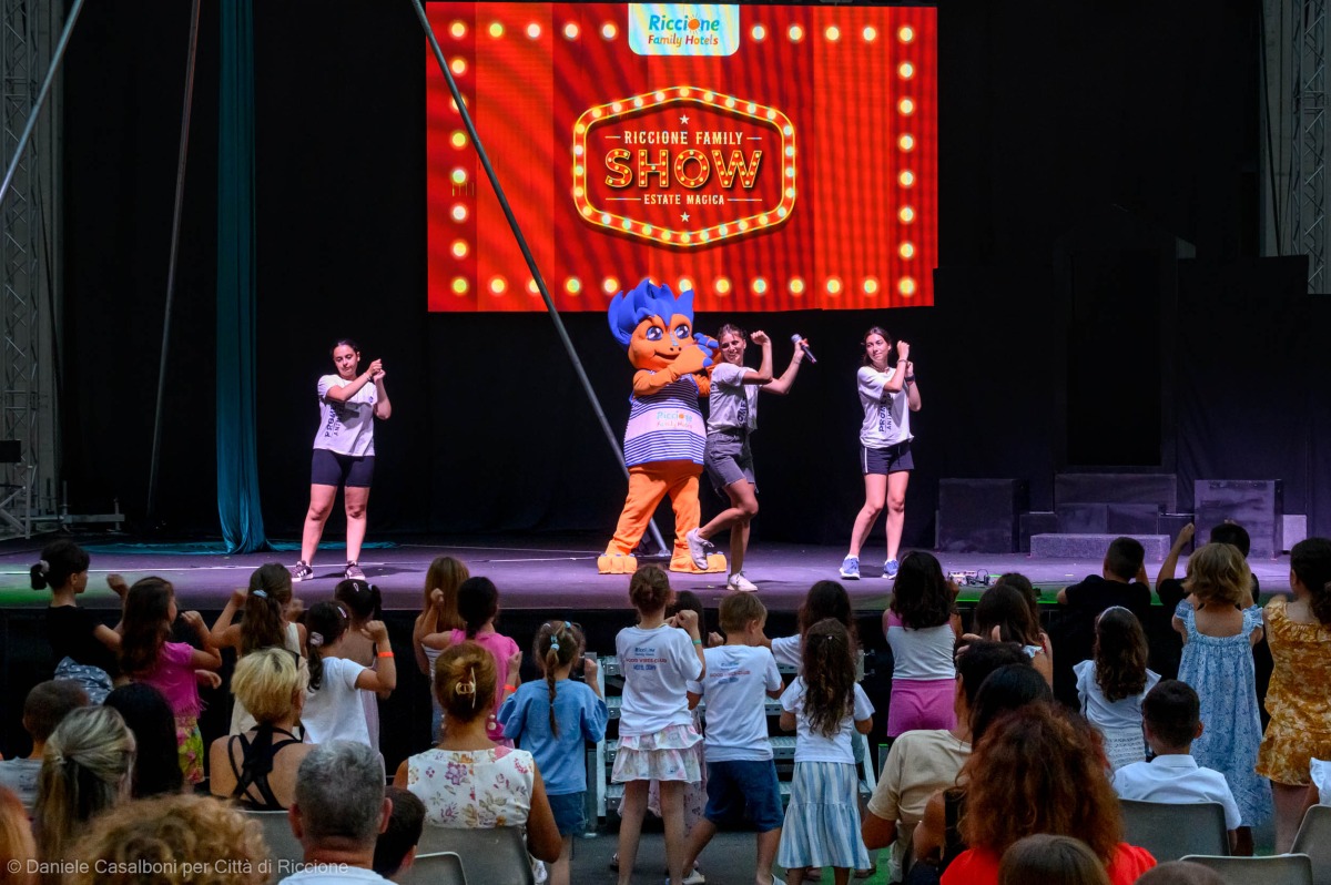  Riccione Family Show torna in piazzale Ceccarini: il circo-teatro stupisce il pubblico di Riccione - 