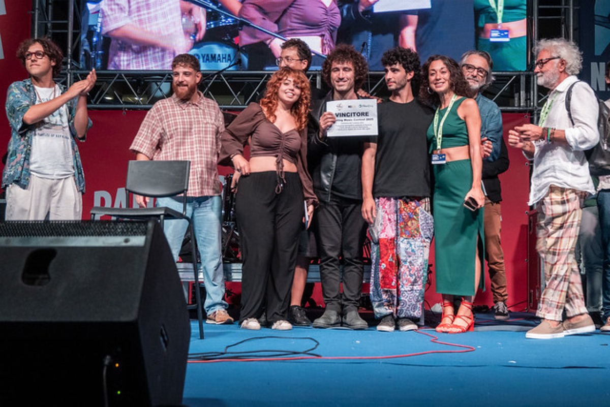 Meeting Music Contest: scelti i cinque finalisti dopo la serata sold out all’Hobos’ di Rimini - Premiazione dello scorso anno 