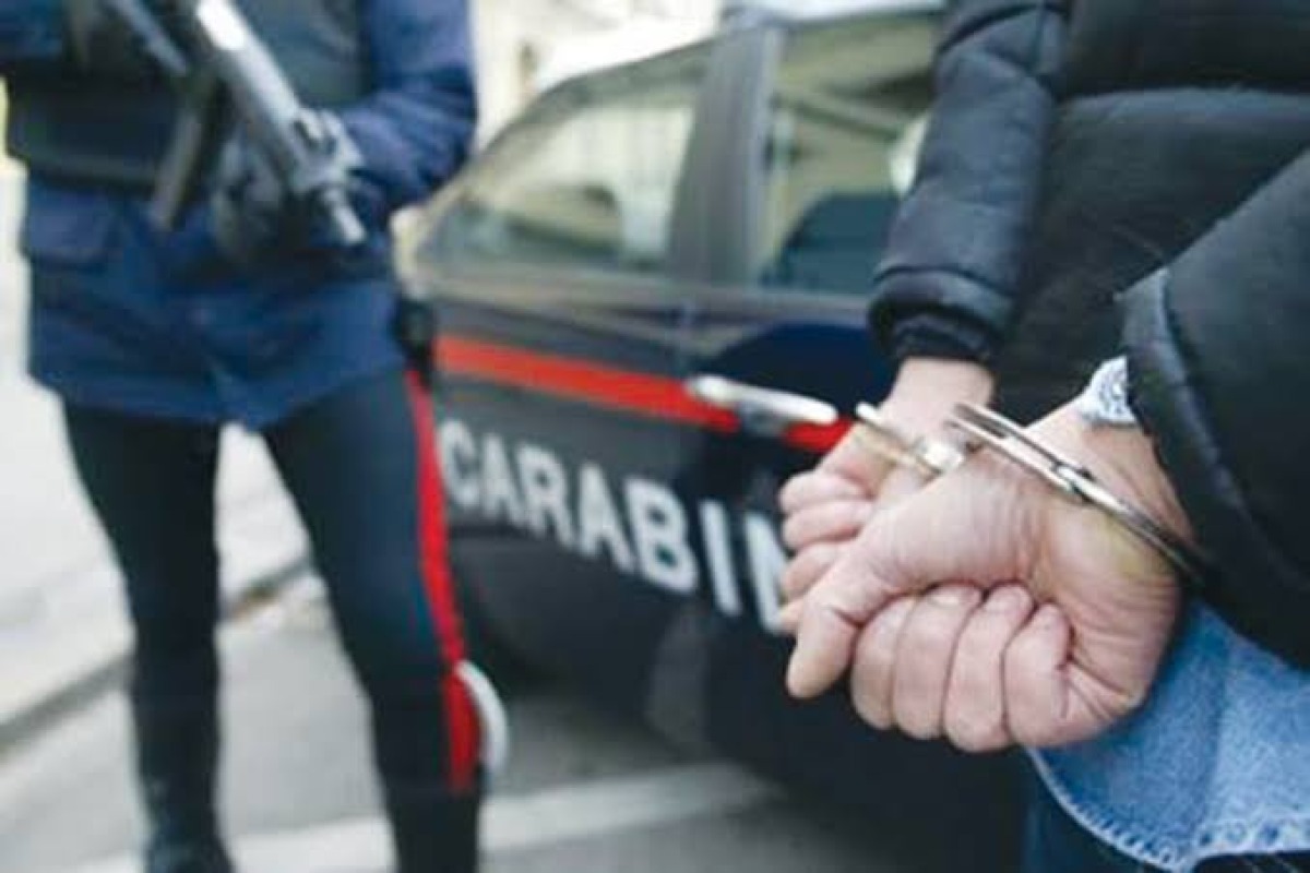 Stalking, calunnia e reati contro il patrimonio: arrestati un uomo e una donna a Rimini 