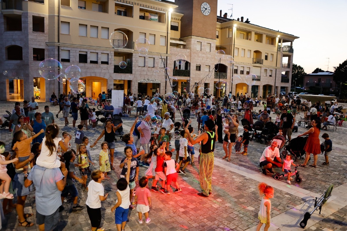  A Villa Verucchio grande successo per il Paese dei Bambini con mercatini, laboratori, spettacoli e musica - 