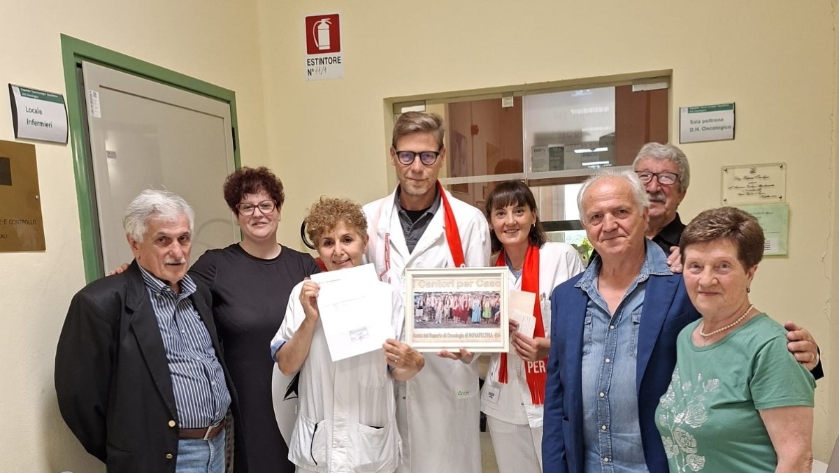 Novafeltria, nuova donazione all'ospedale grazie al concerto de "I Cantori per caso" - 
